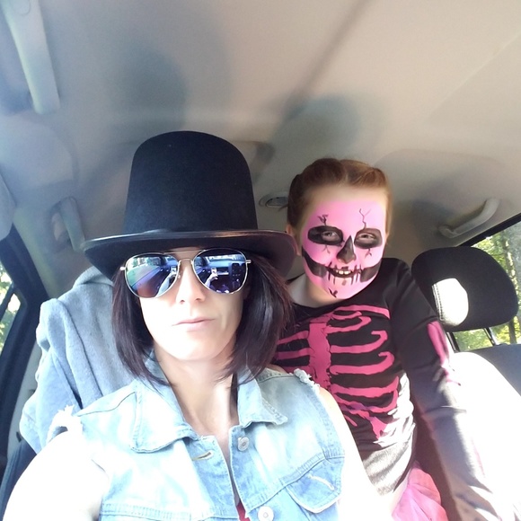 Meet your Posher, Nicole - Picture 1 of 1